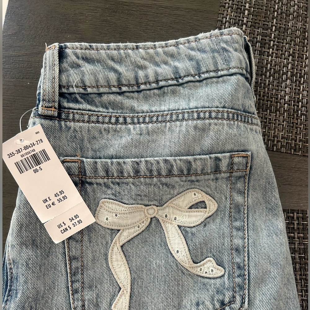 Hollister Low Rise Light Blue Jeans w/bows on pockets - Picture 9 of 11